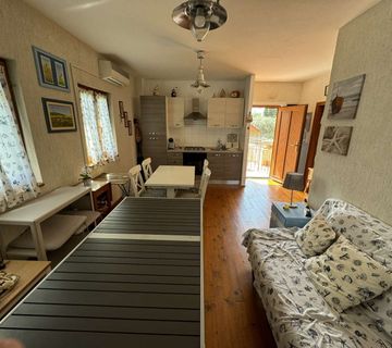 Dvojna kuća sa odvojenim apartmanom na dobroj lokaciji, Premantura, Istra - cover