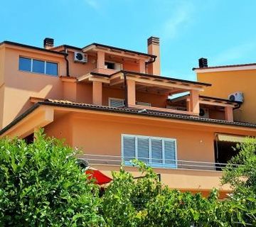 Apartmanska kuća s pogledom na more, Pula,okolica, Istra - cover