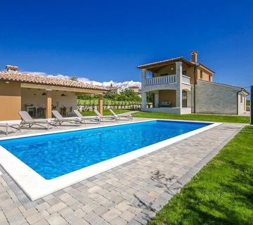 Predivna villa sa bazenom i velikom okućnicom, Poreč, Istra - cover