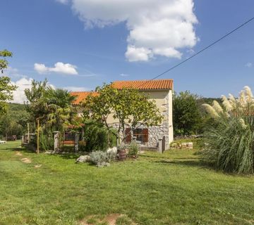 Kamena kuća okružena prirodom, Labin, okolica, Istra - cover