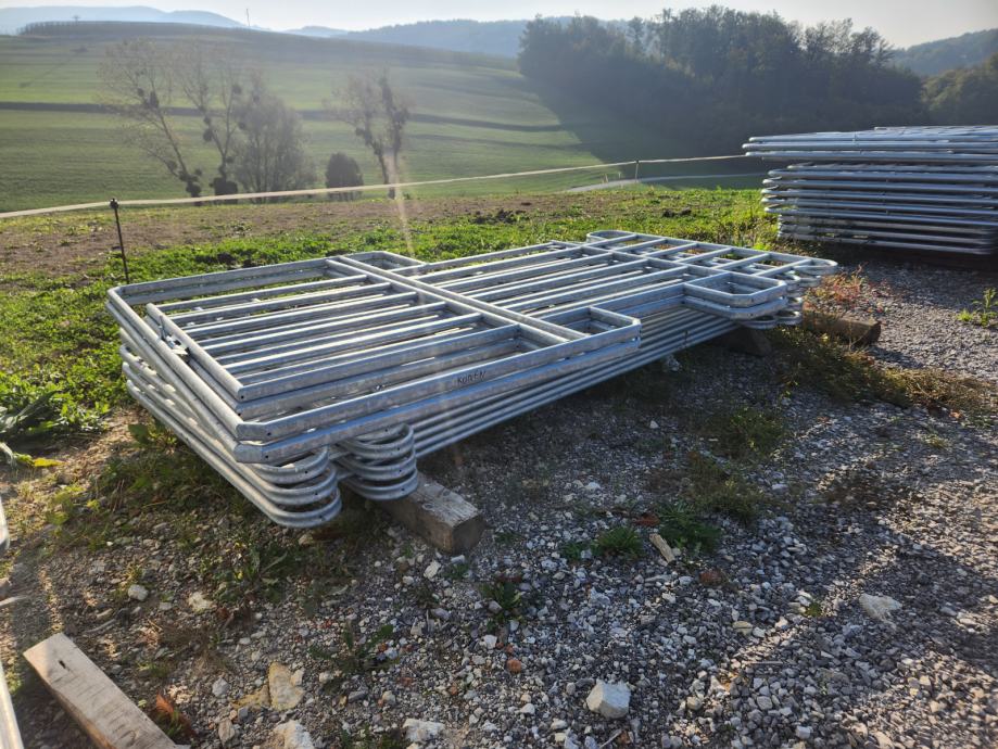 mobilni-element-tor-slika-208781165