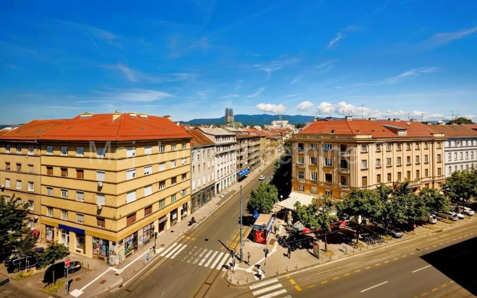 Centar, blizina Sheratona, prostran građanski stan s loggiom, 142.95m2 - cover