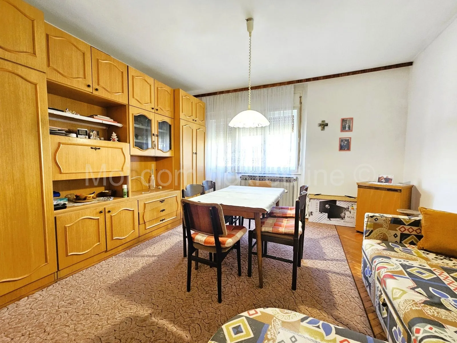 Kustošija, kuća s pomoćnim objektom, garažom i okućnicom - cover