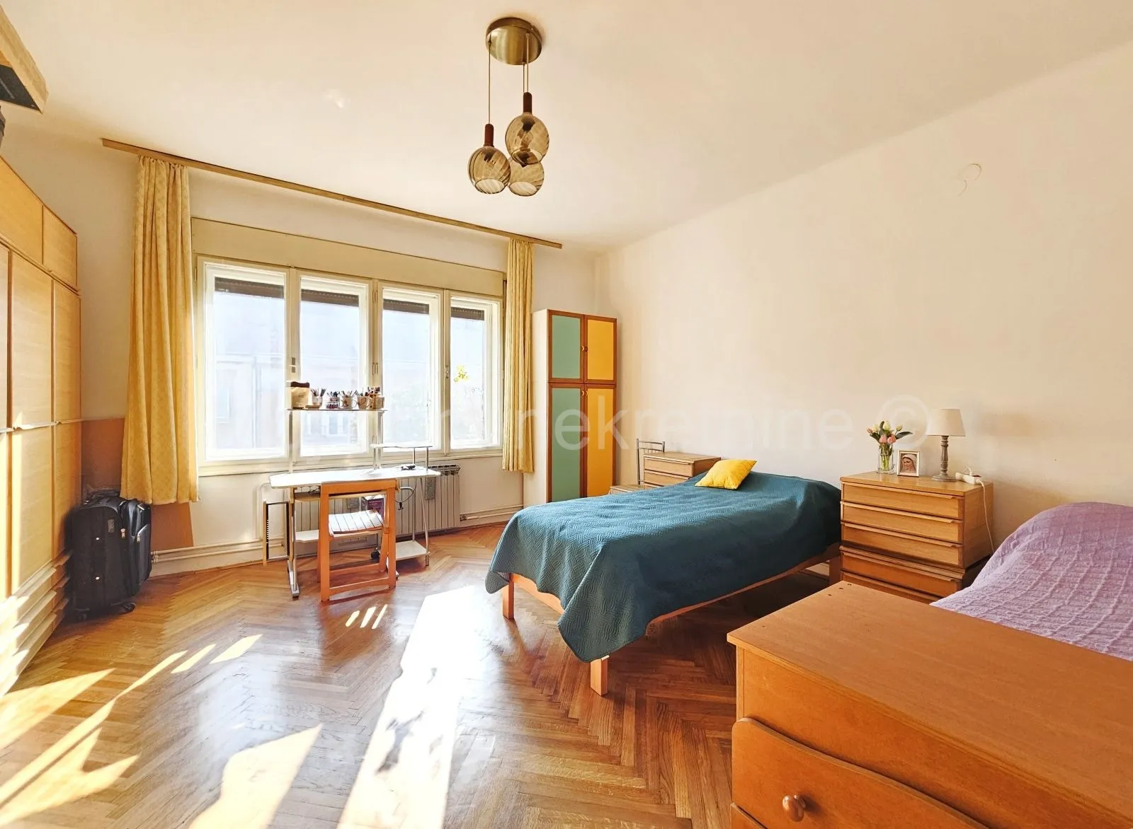 Centar, blizina Martićeve, prostran građanski stan, NKP 94m2 - cover