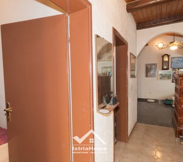 Kuća sa 3 apartmana, Medulin, 195 m² - cover