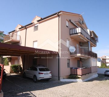 Vodice, trosoban stan u blizini centra - cover