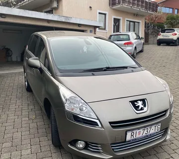 Peugeot 5008 1.6HDi - cover