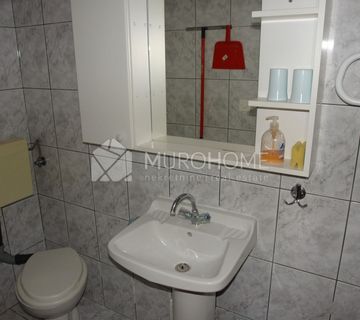 Kuća sa tri apartmana i dvije garaze , Vir - cover