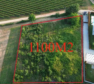 Građevinsko zemljište udaljeno 12 km. od Poreča - cover