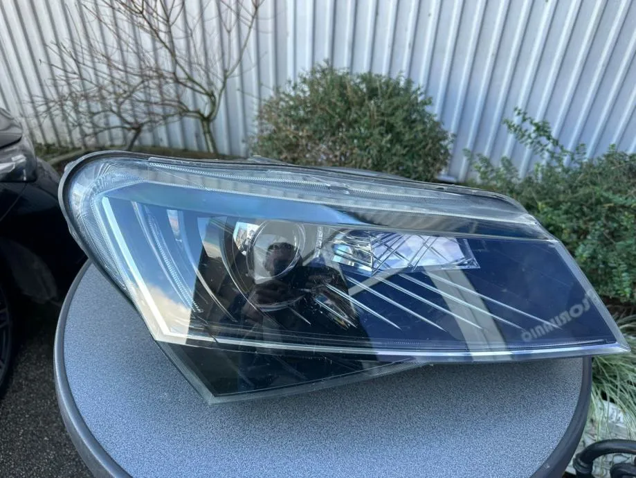 Farovi Škoda Superb 2017 Xenon/LED - cover