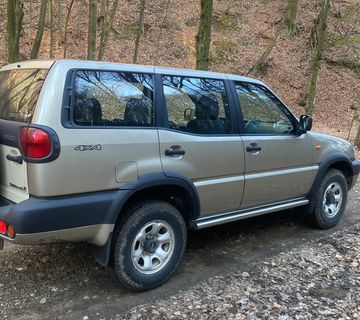 Nissan Terrano 2.7 TD - cover