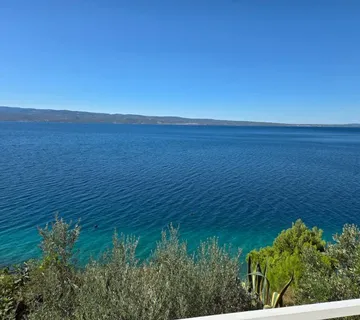 OMIŠ JESENICE KUĆA S BAZENOM I PANORAMSKIM POGLEDOM NA MORE - cover