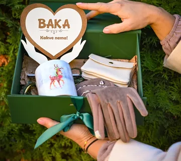 Božićni poklon paket za baku “Baka kakve nema” - cover