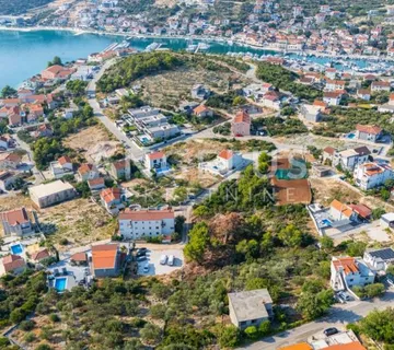 Marina kod Trogira-građ.zem blizu mora, 950 m2 - cover
