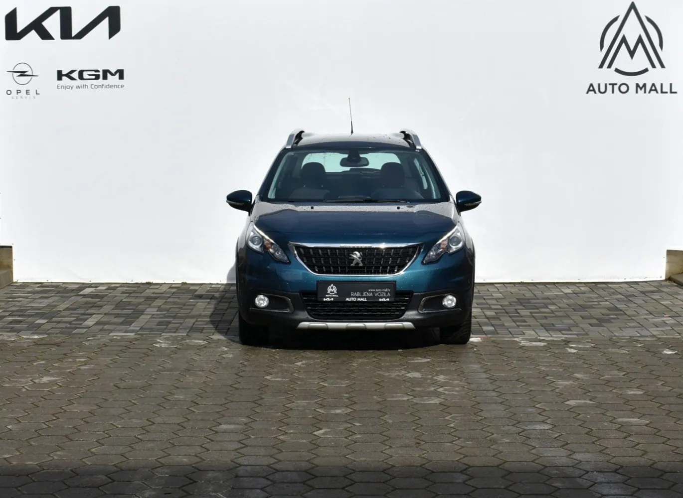 Peugeot 2008 1,2 *JAMSTVO, SENZORI, ALU NAPLATCI* - cover