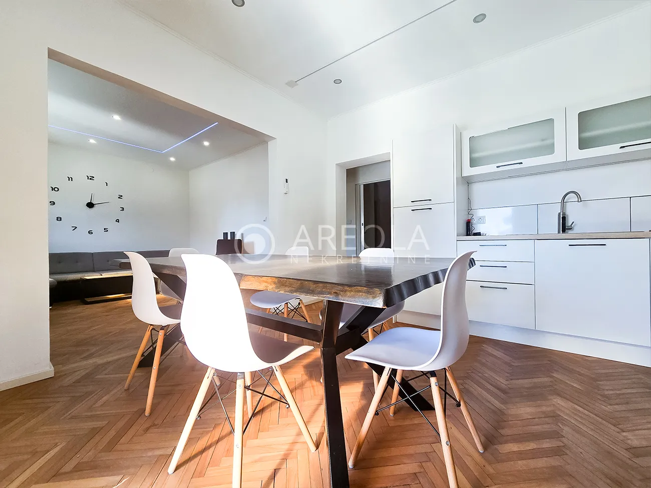 KAŠTEL KAMBELOVAC - Namješten trosoban stan - DUGOROČNO! - cover