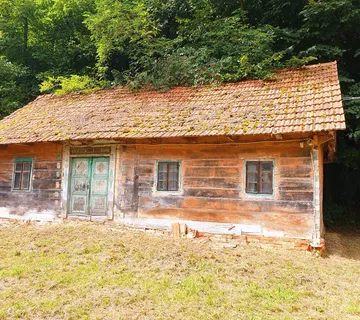 Drvena kuća od hrast. planki: Strmec, V.Trgovišće, 53m2,i tri gosp obj - cover