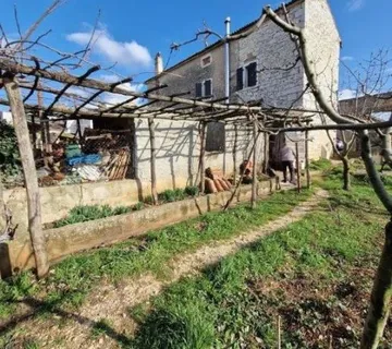 POREČ-KUĆA ZA KOMPLETNU ADAPTACIJU (prodaja) - cover