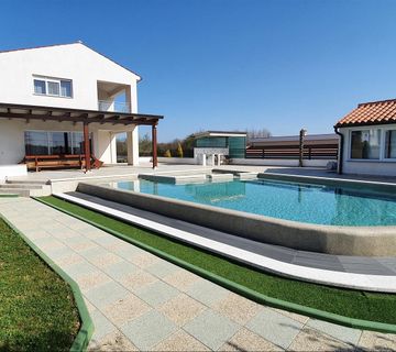 Istra, namještena atraktivna Villa 5 zvjezdica na mirnoj lokaciji Marčane - cover