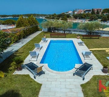 Istra, Pula, Pješčana Uvala, kuća sa bazenom na ekskluzivnoj lokaciji, pored mora i plaže - cover