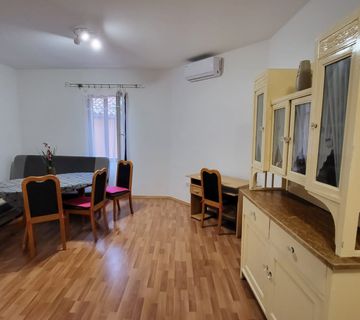Istra, Rovinj, obiteljski trosobni stan s potencijalom, strogi centar #prodaja - cover