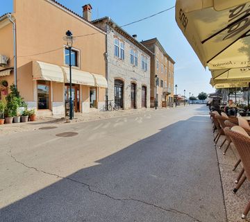 Rovinj - centar, uhodani poslovni prostor sa dodatnim apartmanom I savršena lokacijia I 20 m od mora - cover