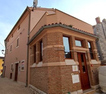 Istra, Bale, obiteljska kuća sa uhodanim poslom slastičarstva, prilika za investiciju, #prodaja - cover