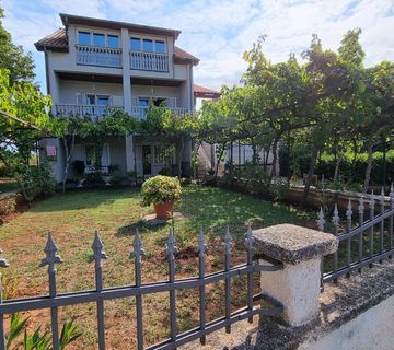 Fažana, Valbandon obiteljska kuća 350m2 na mirnoj lokaciji - cover