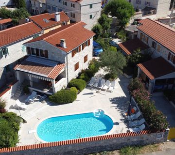 Istra, Kanfanar, atraktivne ladanjske kuće za odmor, prilika za investiciju - cover