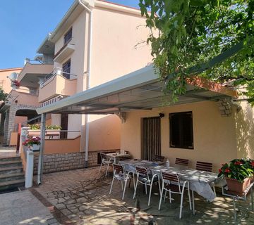 Istra, Fažana, kuća sa 5 apartmana i pogledom na more - cover