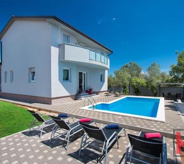 Istra, Vodnjan, kuća za odmor sa bazenom i uređenom okućnicom od 441 m2 - cover