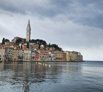 Rovinj, trosoban stan na odličnoj lokaciji i garažom u vlasništvu #prodaja - cover