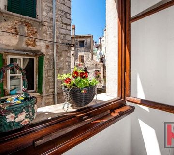 Istra, Rovinj, centar, kuća sa tri stambene jedinice #prodaja - cover