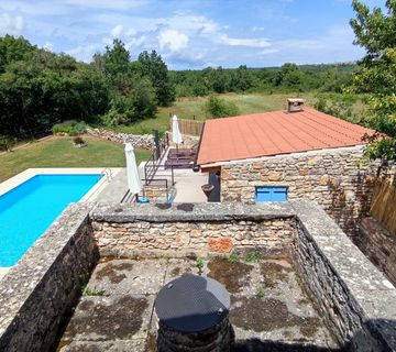Istra, Sveti Lovreč, renovirana kamena kuća sa bazenom, kuća za obnovu na okućnici površine 9235m2, #prodaja - cover