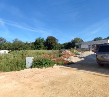 Ližnjan, građevinsko zemljište sa projektom i plaćenim komunalijama 576m2 #prodaja - cover