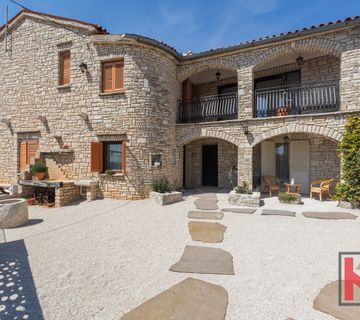 Istra, Poreč, Kaštelir, obiteljska kamena kuća sa djelomičnim pogledom na more od 228m2 #prodaja - cover