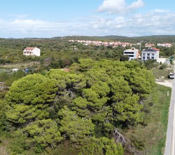 Istra, Rovinj, Veštar poljoprivredno zemljište 3187m2 s objektom 28m2 - cover