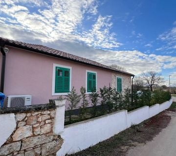 Istra, Barban, samostojeća renovirana kamena kuća #prodaja - cover