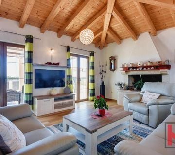 Istra, Medulin, luksuzna vila sa bazenom i uređenom okućnicom 1100m2, 300m od mora - cover