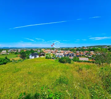 IVANEC: 16 €/m2, PRIKLJUČAK VODE, 600 m od centra!