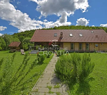 SNIŽENO!!! PRILIKA: RUSTIKALNA VILA S BAZENOM - cover