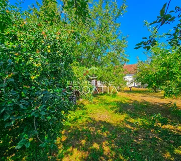 VARAŽDIN: kuća i zemljište 738 m² – Zona S4 (do 4 stana)