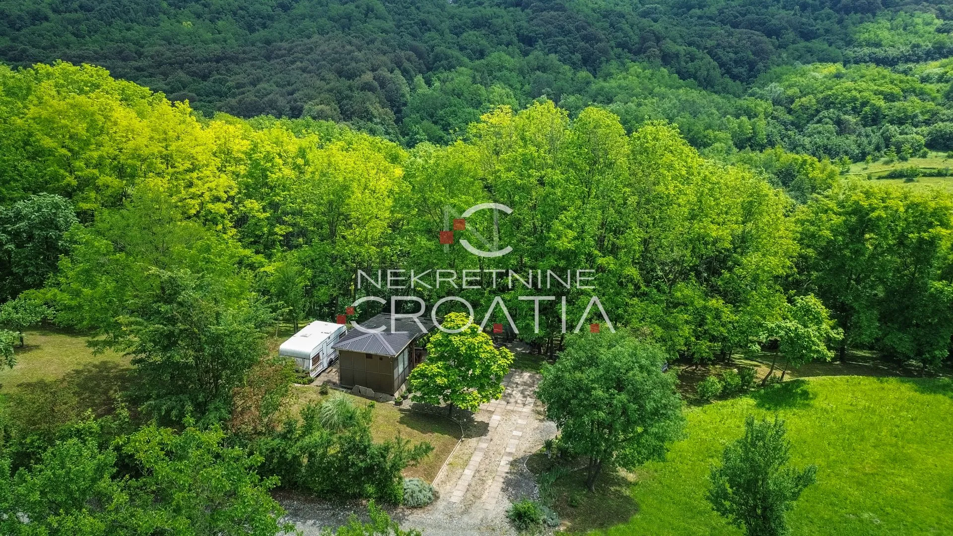 NOVAKOVŠČAK: poljoprivredno sa mobilnim kućicama! - cover