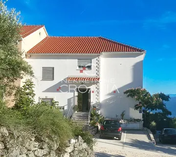 TROGIR, SEGET: kuća sa 6 apartmana!  - cover