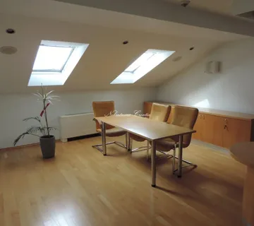  Varaždin: ulični 2-etažni PP u baroknoj jezgri  - cover