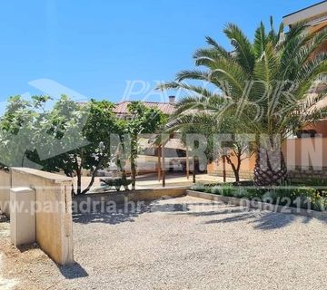 Vir novouređen apartman 150 metara od mora-južna strana - cover