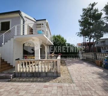 Vir, kuća sa četiri apartmana -centar   - cover