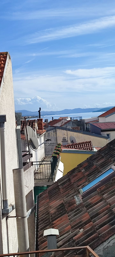 VODICE, STAN SA POGLEDOM NA MORE I GRAD - cover