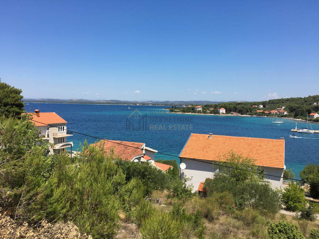 ZLARIN, DVOJNI OBJEKT SA ŠEST MANJIH APARTMANA I BAZENOM , ROH-BAU FAZA - cover