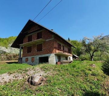 Gorski kotar, Kupska dolina, kuća sa gospodarskim objektom i zemljištem od 2385 m2 - cover